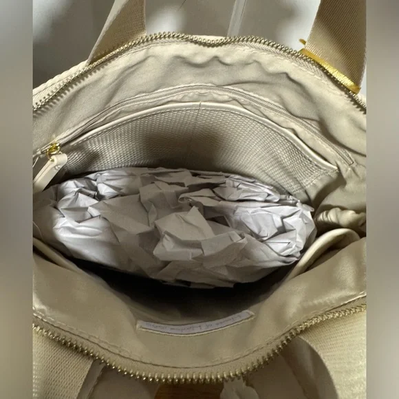 NWT House of Harlow 1960 Quilted Cream Backpack - Picture 6 of 7